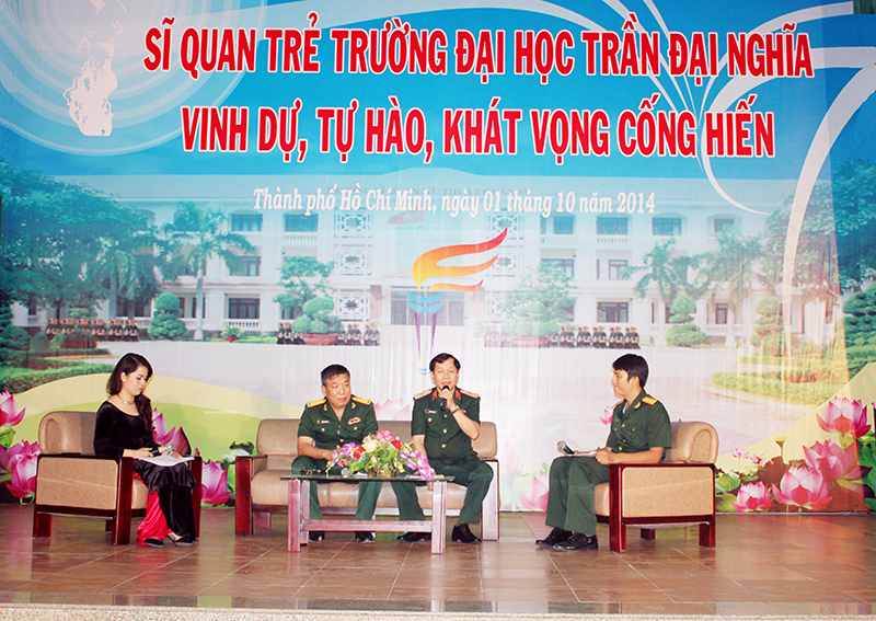 Thủ trưởng TCKT, thủ trưởng Nhà trường giao lưu với Sĩ quan trẻ