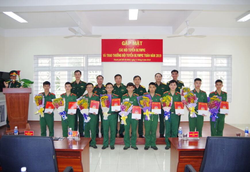 Buổi gặp mặt các đội tuyển Olympic và trao thưởng cho đội tuyển Olympic Toán