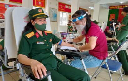 Hơn 900 cán bộ, chiến sĩ quân đội hiến máu nhân đạo trong dịch Covid-19