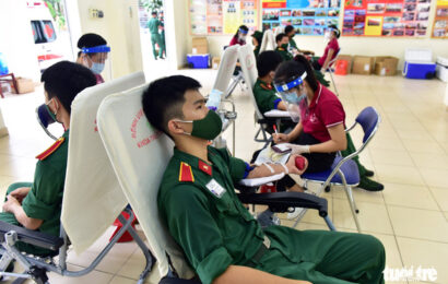 Hàng trăm quân nhân ‘ứng cứu’ ngân hàng máu Bệnh viện Quân y 175