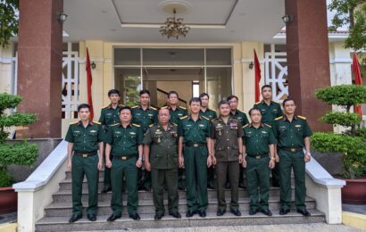 Đón tiếp và làm việc với đoàn Tùy viên Quân sự Campuchia