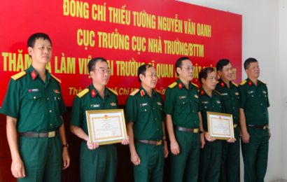 Thiếu tướng Nguyễn Văn Oanh, Cục trưởng Cục Nhà trường/BTTM thăm và làm việc tại trường Sĩ quan Kỹ thuật Quân sự