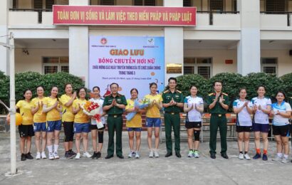 Giao lưu bóng chuyền hơi nữ, chào mừng các ngày truyền thống của tổ chức quần chúng trong tháng 3