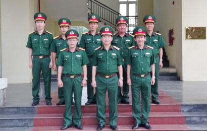 Trung tướng Trần Duy Hưng, Bí thư Đảng ủy, Chính ủy Tổng cục Kỹ thuật thăm, kiểm tra công tác huấn luyện chiến sĩ mới tại Tiểu đoàn 4, Trường Sĩ quan Kỹ thuật quân sự