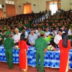 Đại diện Sinh viên, Học viên Nhà trường tặng hoa, chúc mừng các đồng chí Ban giám hiệu qua các thời kỳ, Nhà giáo ưu tú, Nhà giáo được tặng Huy chương vì Sự nghiệp giáo dục