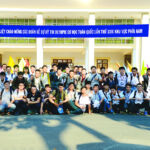 Thí sinh các đoàn dự thi chụp hình lưu niệm trước khi chia tay Trường Đại học Trần Đại Nghĩa